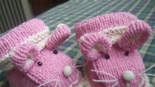 Пинетки зайчики: вязание спицами для малышей по мастер-классу